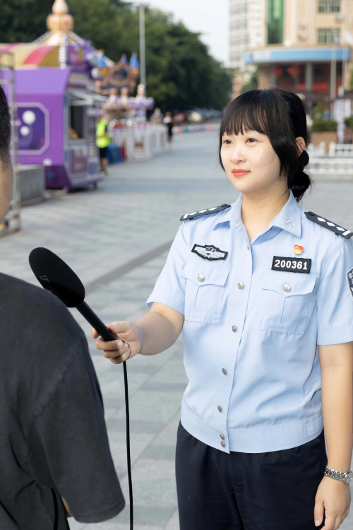 市公安局指挥中心宣传科四级警长 冯文贞.png