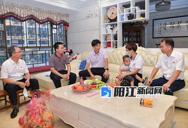 温湛滨到阳春市开展主题党日活动并走访慰问党员党员干部带好头立足