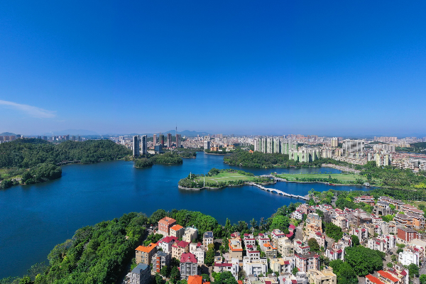 “阳江蓝”   鸳鸯湖。梁文栋 摄.jpg