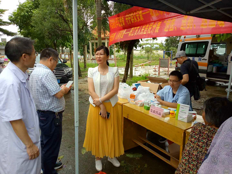 市卫生计生局柯燕局长深入双捷镇康州村委会安置点指导救援工作