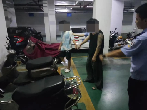 抓获2名现行盗窃摩托车燃油嫌疑人.jpg 抓获2名现行盗窃摩托车燃油嫌疑人.jpg