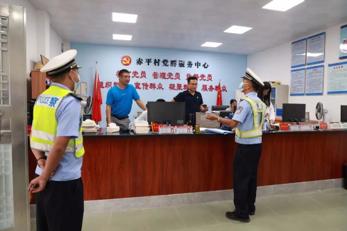 交警蜀黍来“家访”1b.jpg 交警蜀黍来“家访”1b.jpg