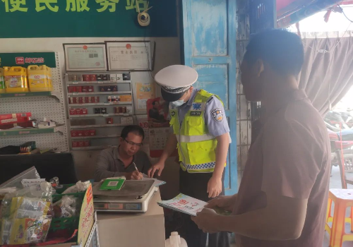 交警蜀黍来“家访”3b.jpg 交警蜀黍来“家访”3b.jpg
