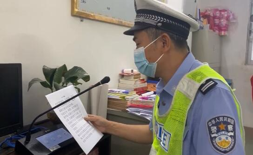 交警蜀黍来“家访”4a.jpg 交警蜀黍来“家访”4a.jpg
