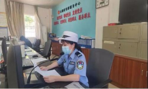 交警蜀黍来“家访”4b.jpg 交警蜀黍来“家访”4b.jpg