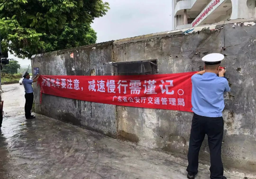 交警蜀黍来“家访”5a.jpg 交警蜀黍来“家访”5a.jpg