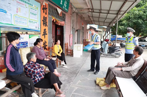 交警蜀黍来“家访”6a.jpg 交警蜀黍来“家访”6a.jpg