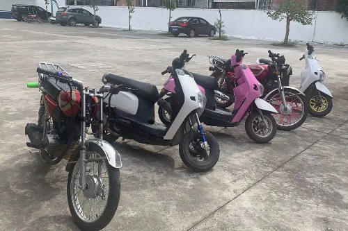 一晚查获非法改装摩托车5辆.jpg