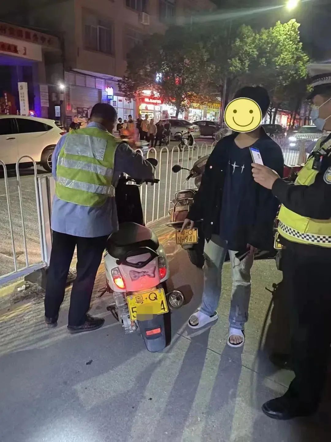 阳江公安交警持续开展专项整治行动,8天共查扣了5辆“炸街车”.jpg 阳江公安交警持续开展专项整治行动,8天共查扣了5辆“炸街车”.jpg