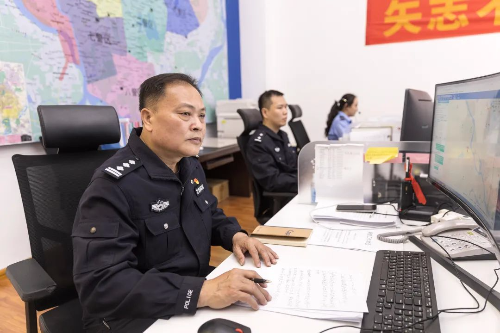 【警队“老黄牛”】林进华:三十四年如一日,将平凡事做实做细.jpg 【警队“老黄牛”】林进华:三十四年如一日,将平凡事做实做细.jpg