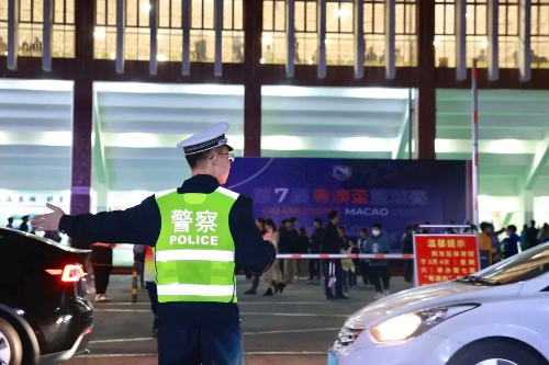 阳东公安全力做好阳东区体育赛事、景区美食节交通安保工作1.jpg