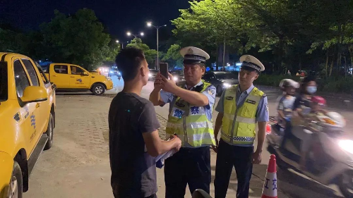 全市公安机关开展夏夜治安巡查宣防第二次集中统一行动1.jpg 全市公安机关开展夏夜治安巡查宣防第二次集中统一行动1.jpg