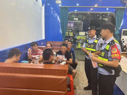 全市公安机关开展夏夜治安巡查宣防第二次集中统一行动3.jpg 全市公安机关开展夏夜治安巡查宣防第二次集中统一行动3.jpg