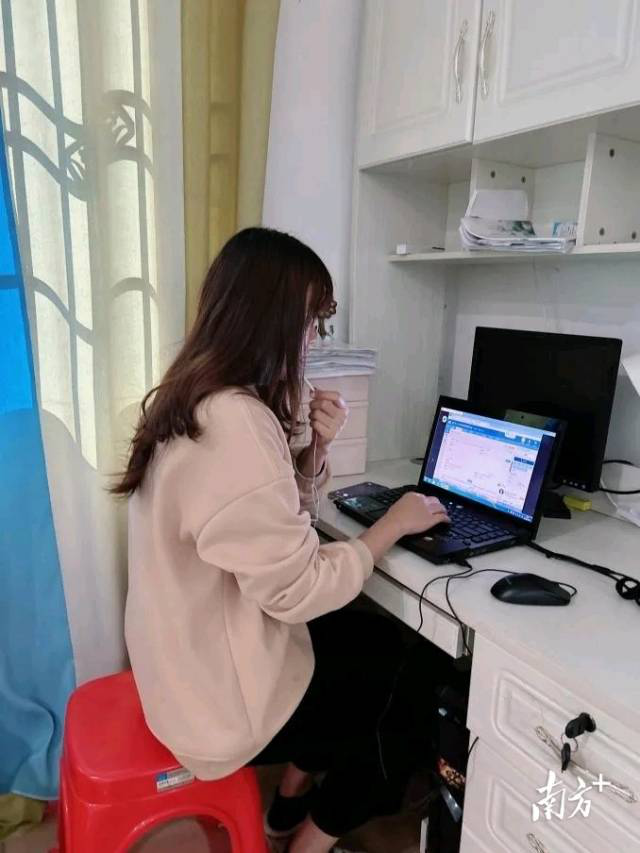 话务员接线.png
