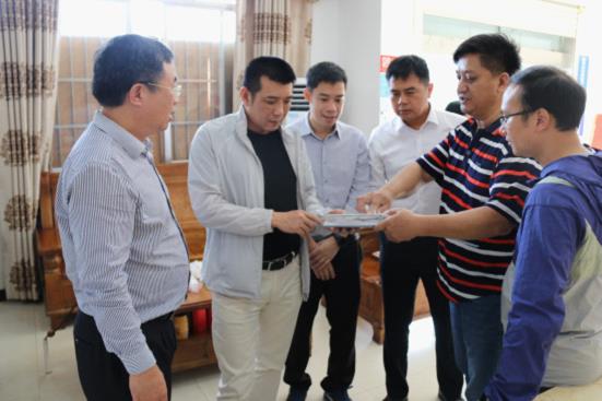 市政务服务数据管理局到阳春市春湾镇调研镇村服务能力情况